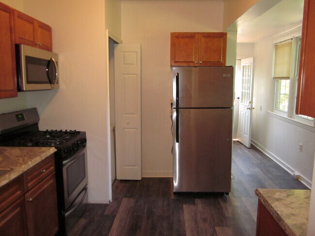 Building Photo - 39 Carley Ave