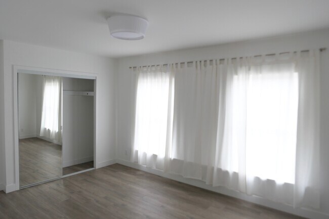Foto del edificio - 925 W 41st Dr