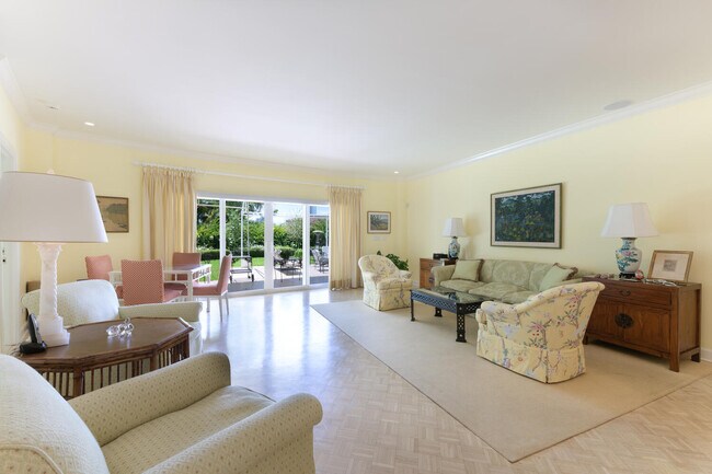 Foto del edificio - 389 S Lake Dr
