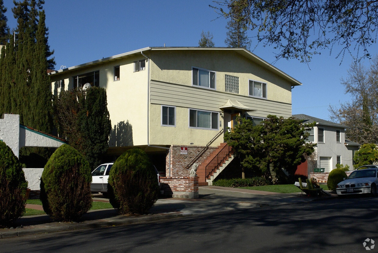 Primary Photo - 12 Clinton St