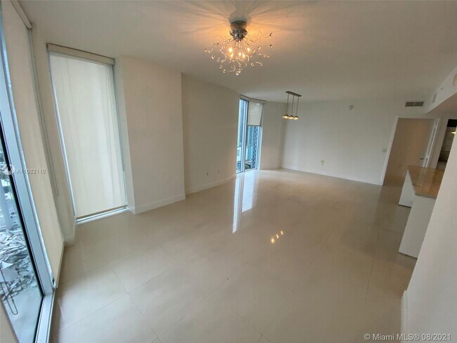 Foto del edificio - 185 SW 7th St