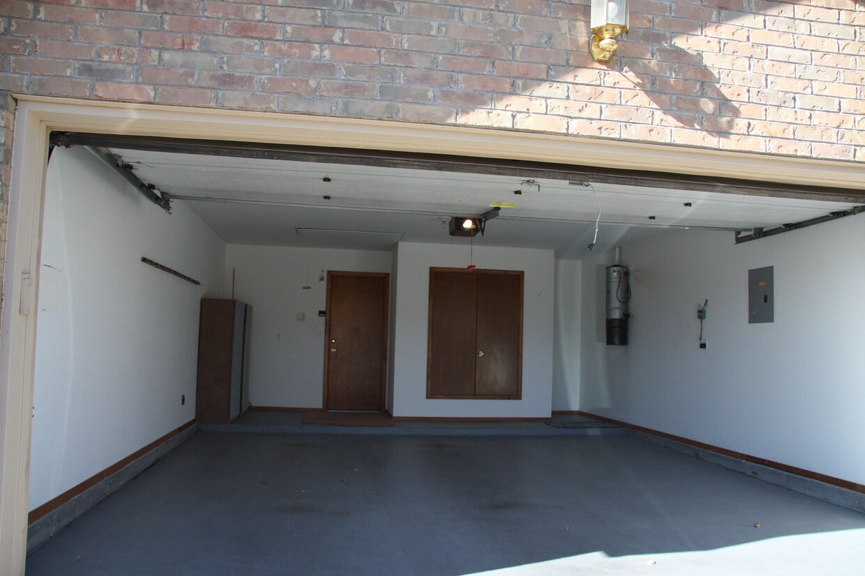 Building Photo - TAYLOR RANCH