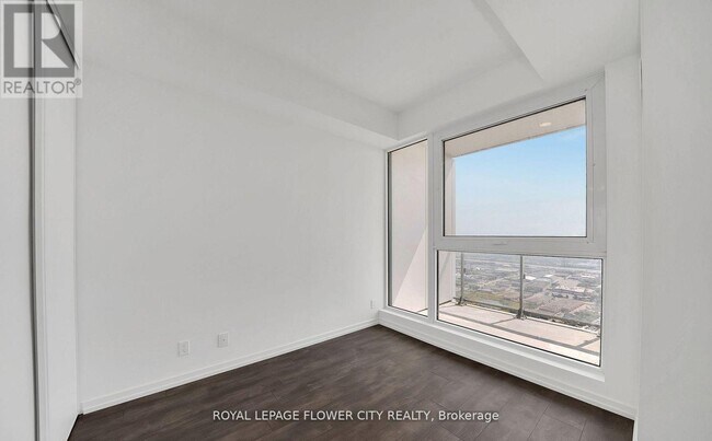Photo du bâtiment - 1000 Portage Pkwy