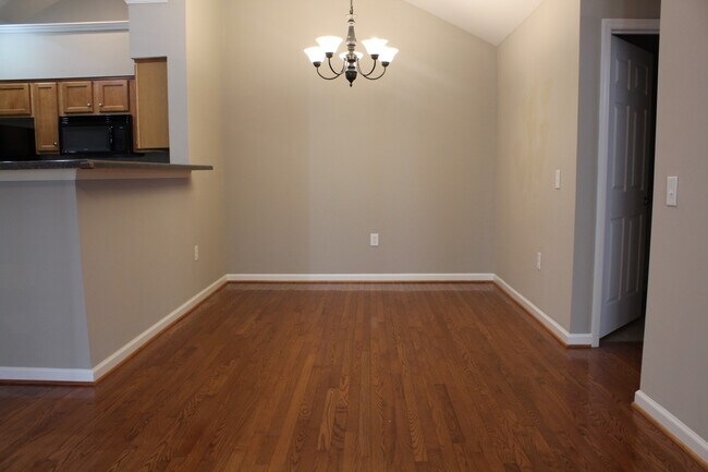 Building Photo - 825 S Browns Ln