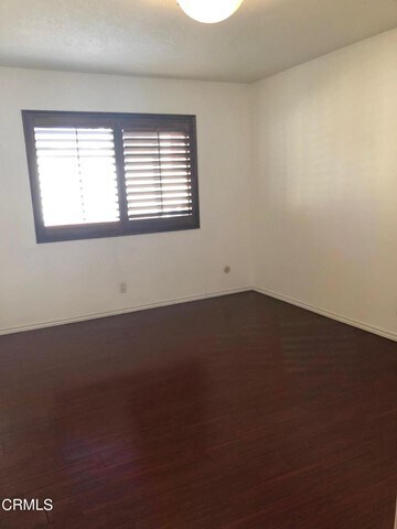 Building Photo - 327 E Live Oak St