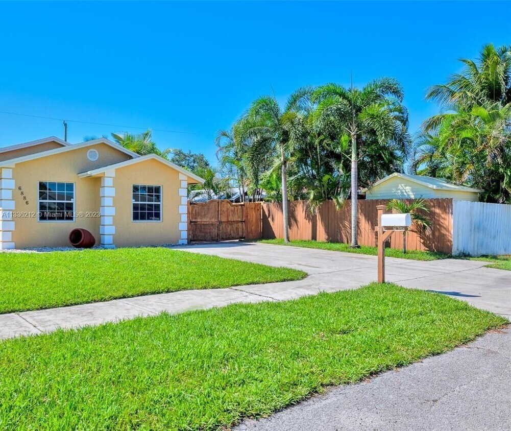 6886 Park St, Hollywood, FL 33024 House for Rent in Hollywood, FL
