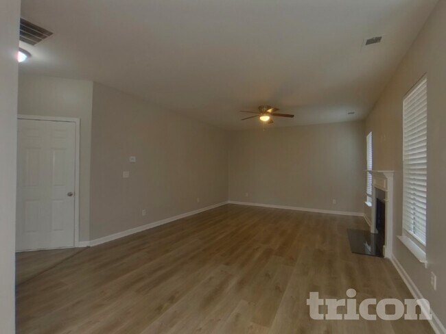 Building Photo - 4270 Sir Dixon Dr