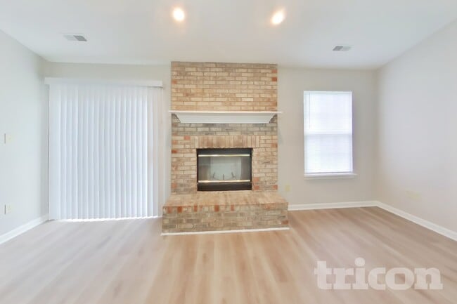 Building Photo - 8623 Robin Run Way