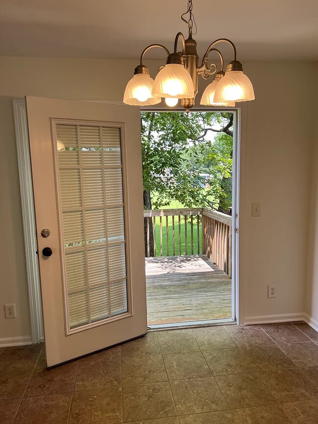 Building Photo - Room in Townhome on Dunlevy Way