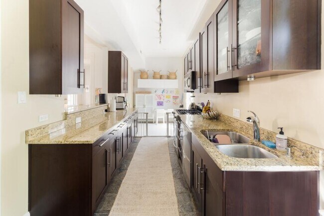 Foto del edificio - 3 bedroom in Chicago IL 60622