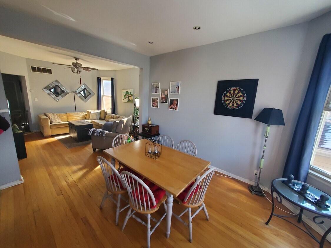 Foto principal - 2535 N Hamlin Ave