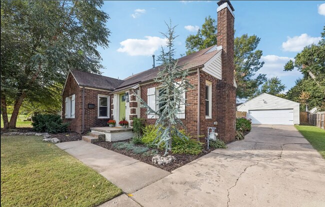 Building Photo - 2 Bed | 2 Bath Near TU!