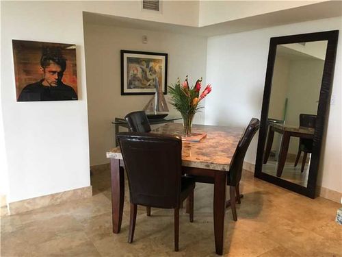 Foto del edificio - 1555 N Treasure Dr