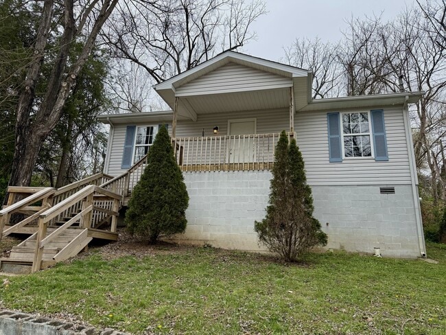 Building Photo - 709 W Columbia St