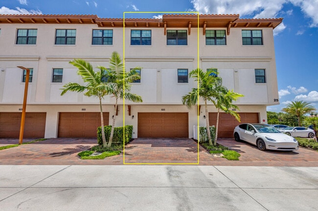 Building Photo - 12520 Gross Pointe Dr