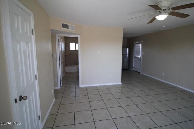 Foto del edificio - 9145 Begonia Pl