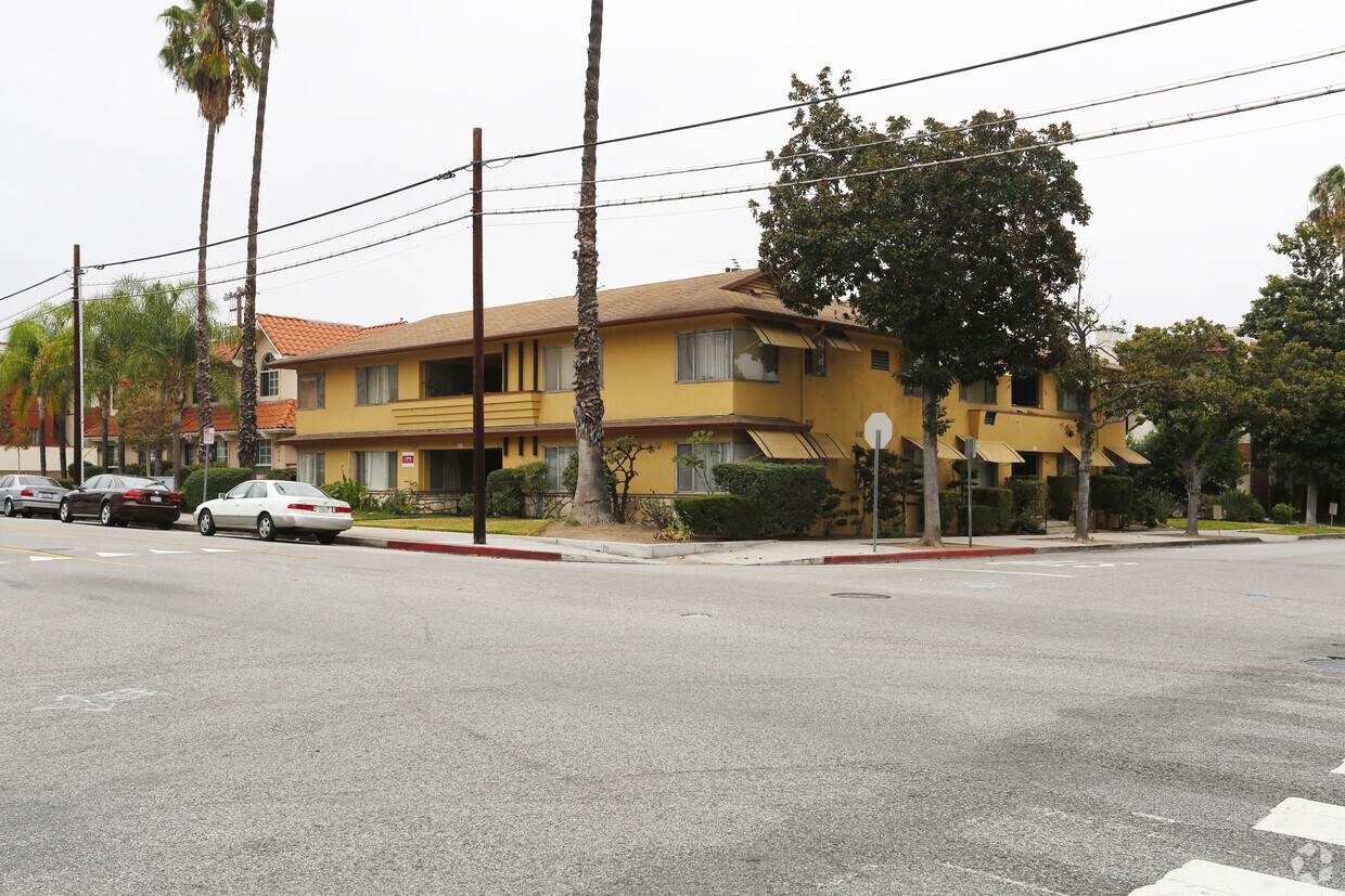 Primary Photo - 900 E Wilson Ave