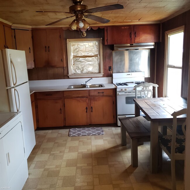Foto del edificio - 2 br, 1 bath House - 1010 Louisa Ave