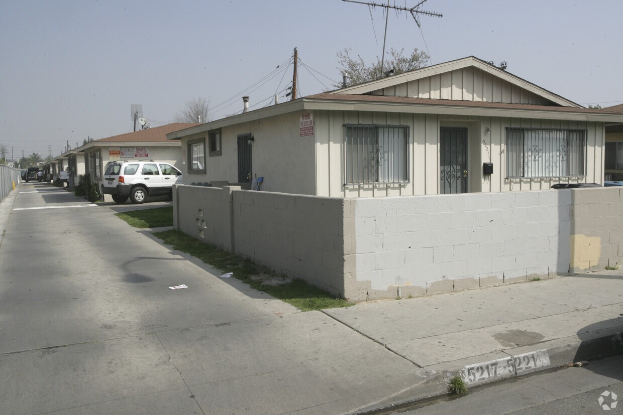 Primary Photo - 5217 Santa Ana St