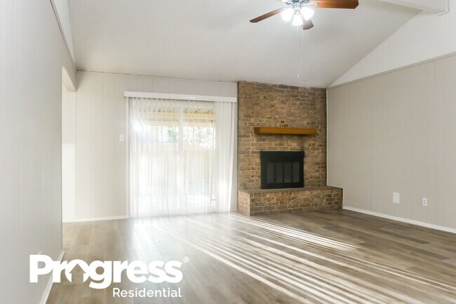 Building Photo - 6012 Heavenway Dr