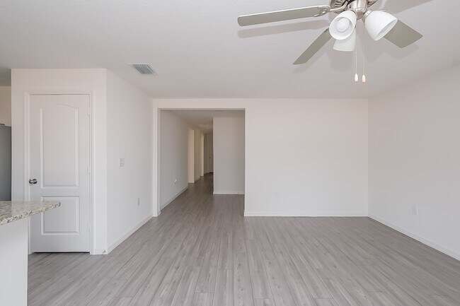 Foto del edificio - 8825 Southern Charm Cir