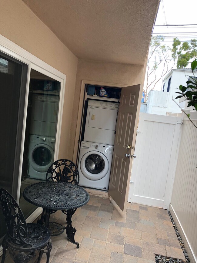 316 Onyx Ave, Newport Beach, CA 92662 Townhome Rentals in Newport