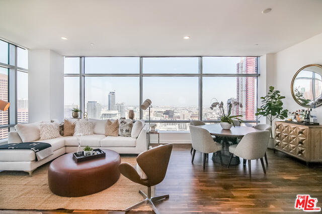 Foto del edificio - 900 W Olympic Blvd