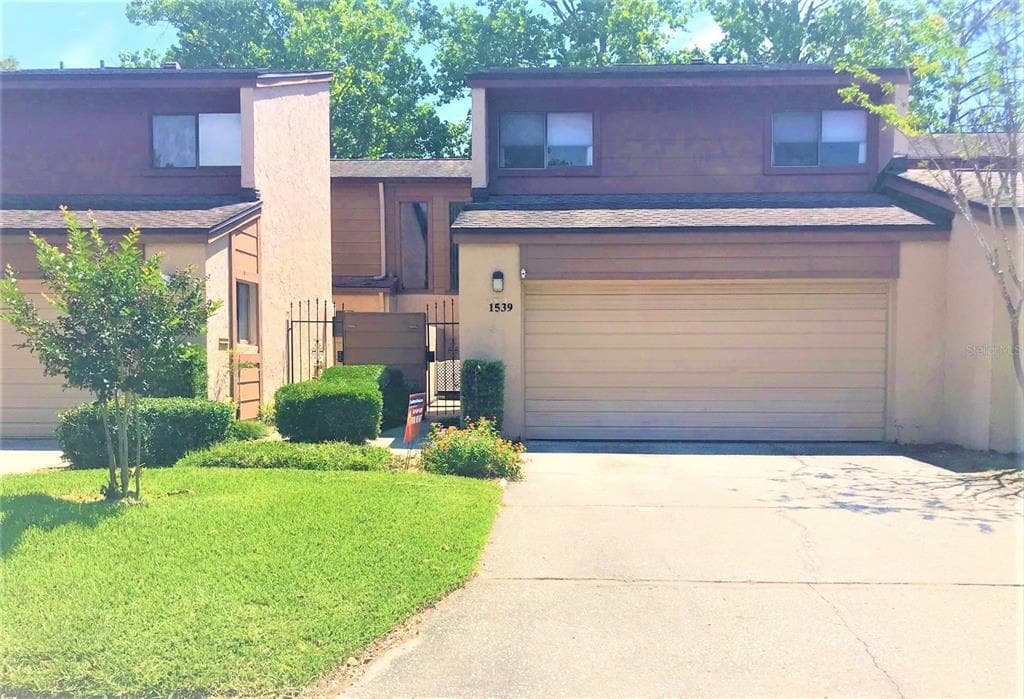 Primary Photo - 1539 N Carolwood Blvd