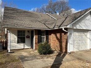 Building Photo - 322 S 11th Pl