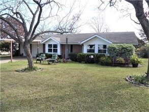 Building Photo - 11511 N Oaks Dr