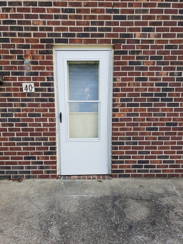 Primary Photo - 211 Colony Dr