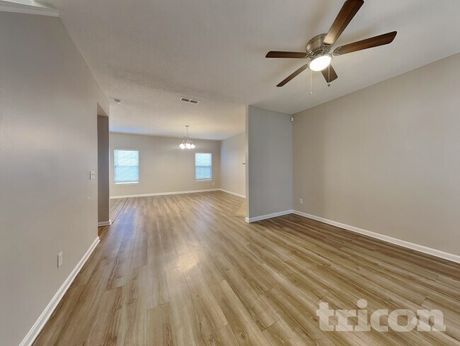 Foto del edificio - 2000 Farm Hill Ct