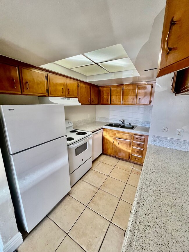 Foto del edificio - 7555 Linda Vista Rd