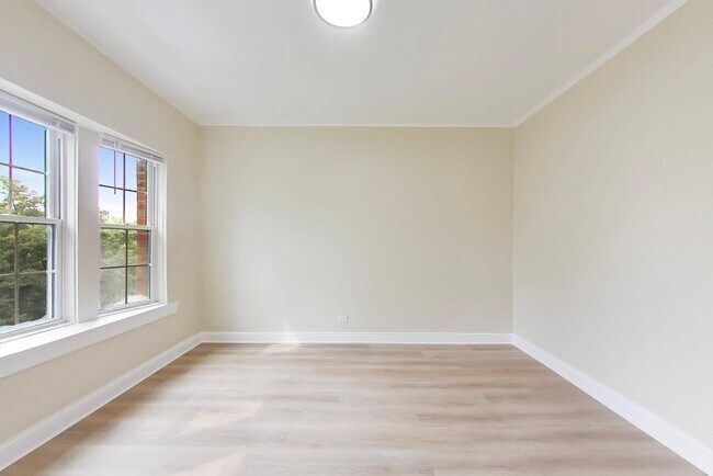 Foto del edificio - 2235 N Kedzie Blvd
