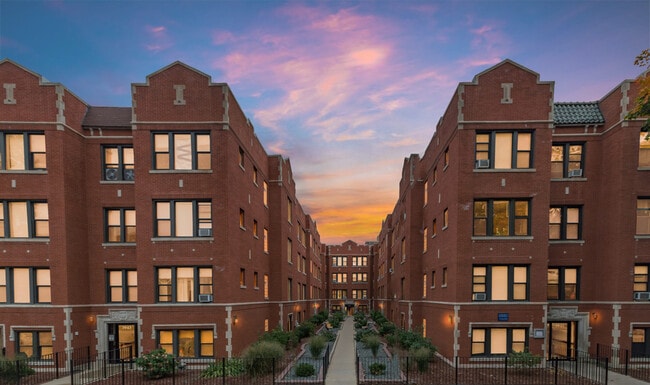 Building Photo - 3935 N Janssen Ave