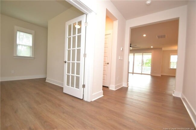 Building Photo - 544 Basin Hl Dr