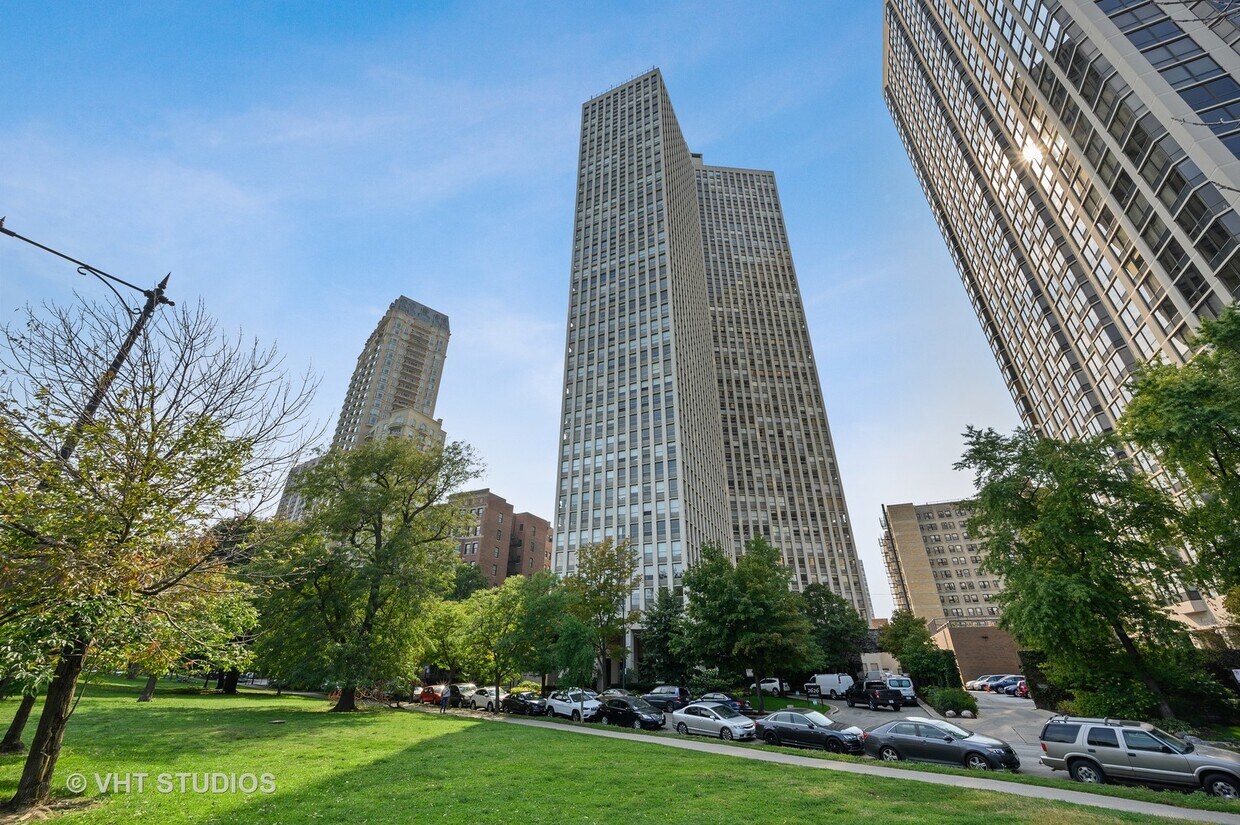 Foto principal - 2626 N Lakeview Ave