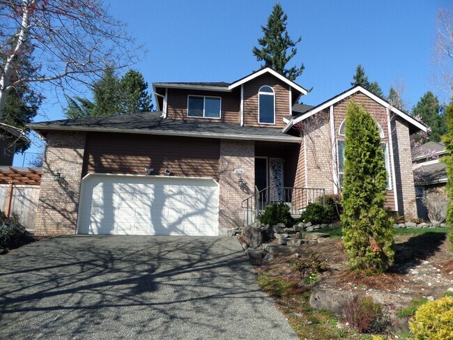 Building Photo - Stunning 3-Bedroom Home w/Large Yard in So...