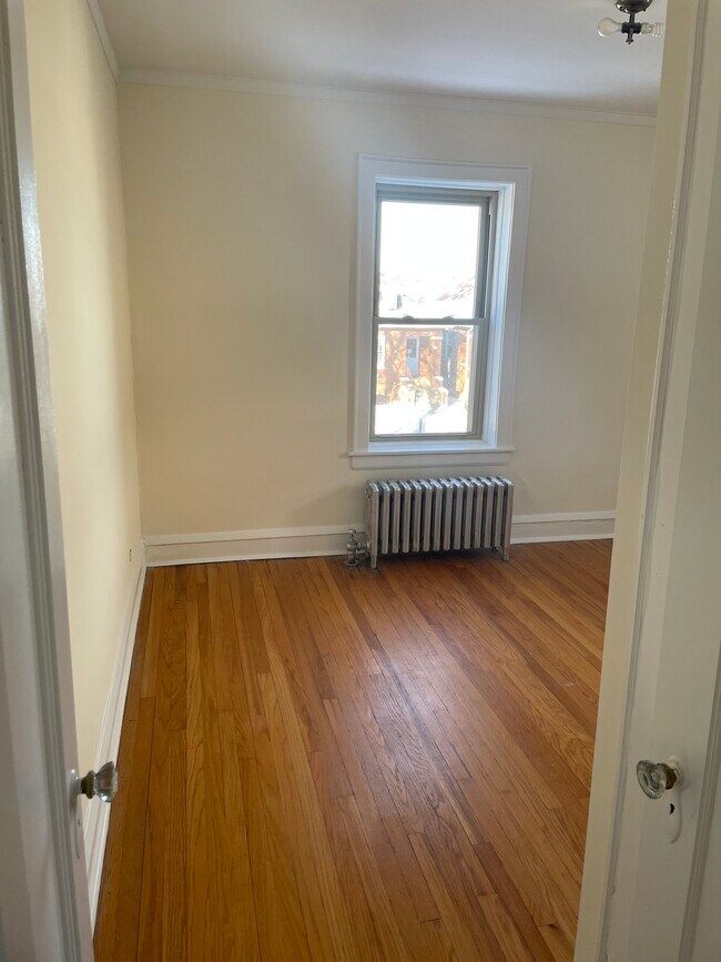 Building Photo - 5255 W Fletcher St