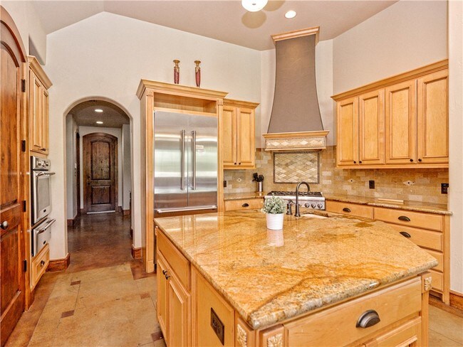 Foto del edificio - 17237 Rocky Ridge Rd