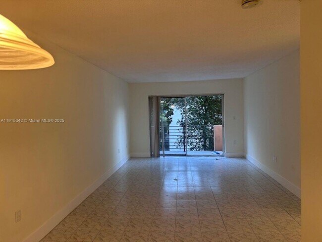 Foto del edificio - 365 NE 125th St