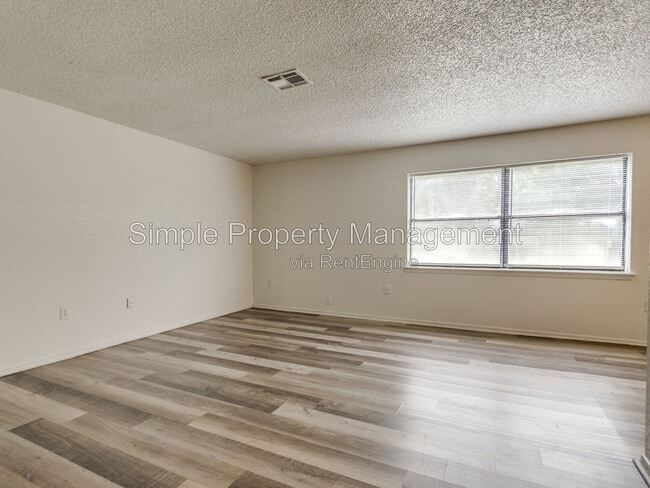 Building Photo - 14222 NE 4th St