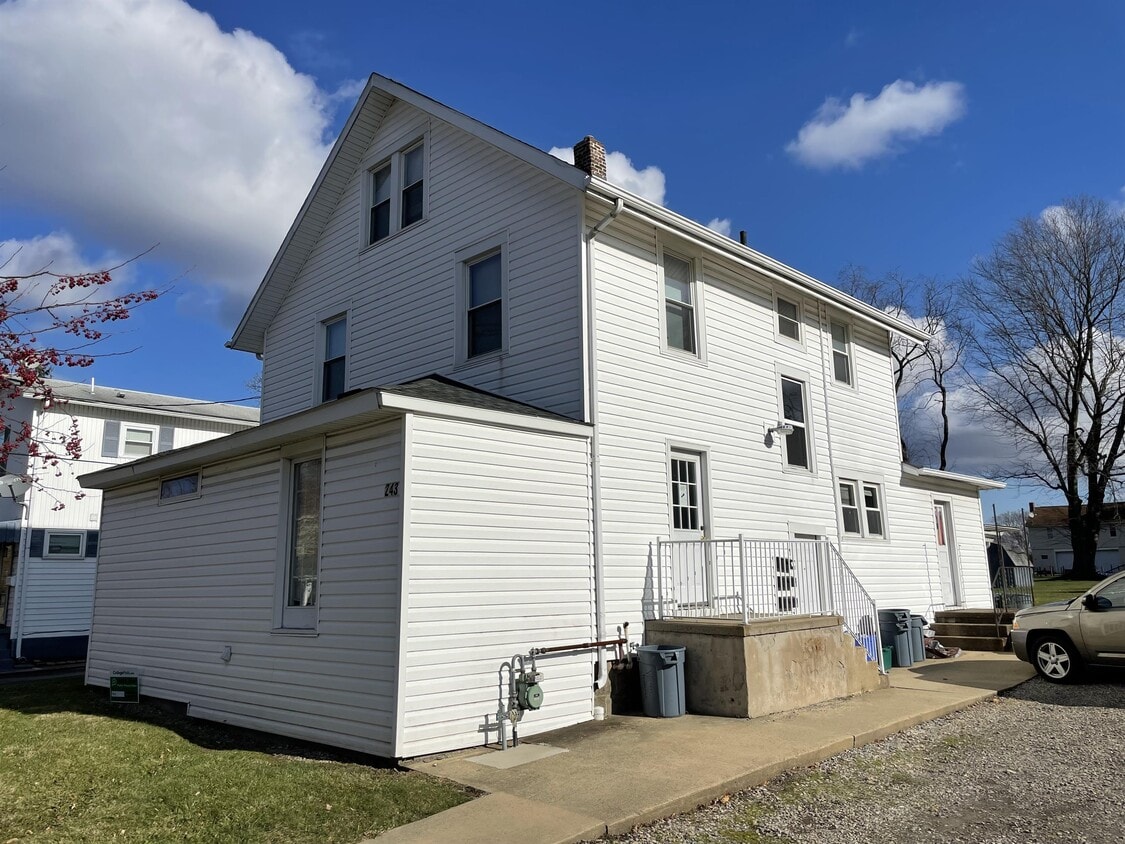 243 S 14th St Unit 2, Indiana, PA 15701 Room for Rent in Indiana, PA