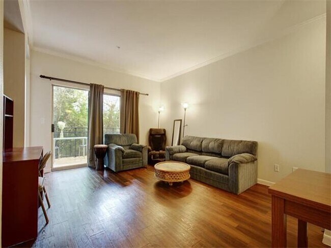 Living Room - 6000 Shepherd Mountain Cv