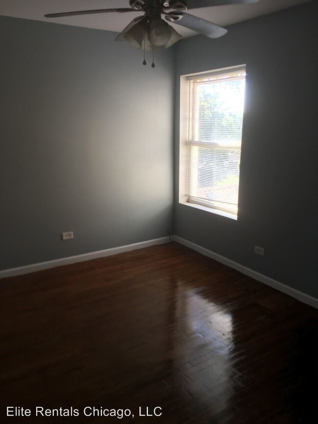 Building Photo - 3 br, 1 bath Apartment - 7706-08 S. Lowe Ave.