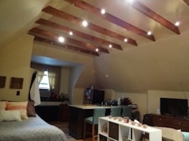 Building Photo - 923 S Aiken Ave