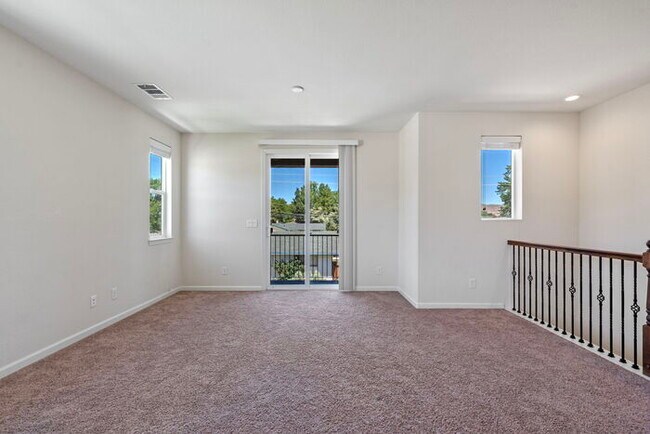 Foto del edificio - Welcome to this beautiful Carson City townhome available for rent