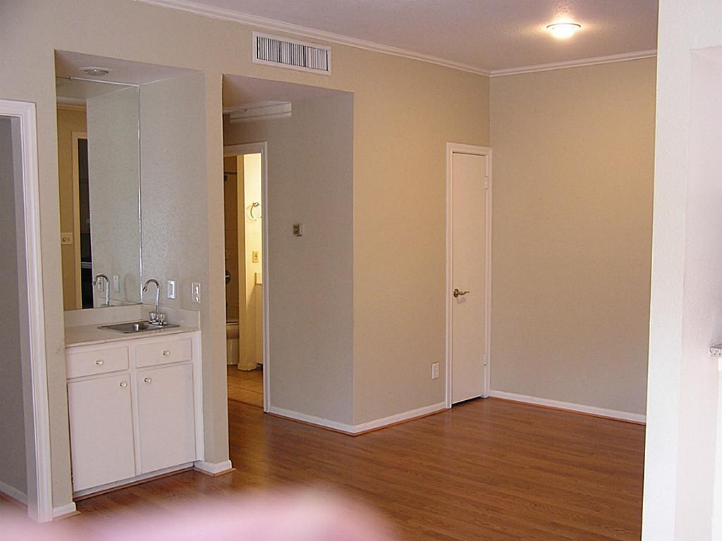 Building Photo - 712 Bering Dr