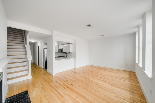 Building Photo - 300 Grand St