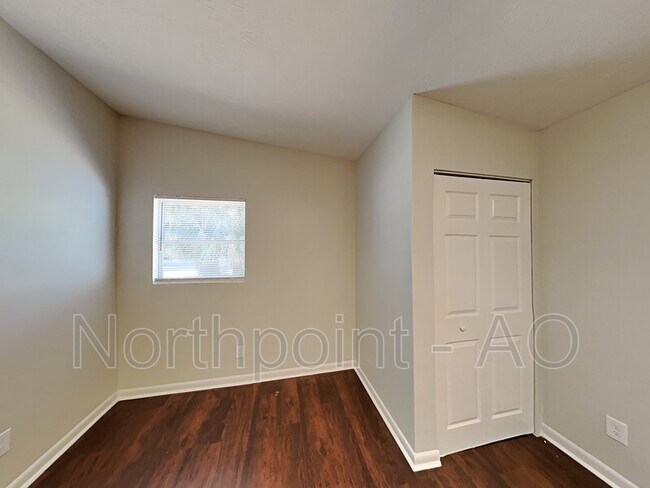 Foto del edificio - 5205 Keystone Dr N
